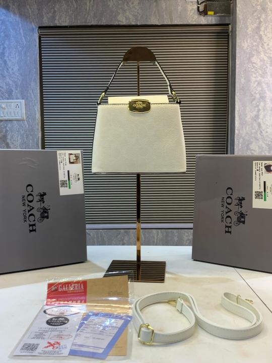 Coach  hamptons  hobo  bag  with  og  box  5401
