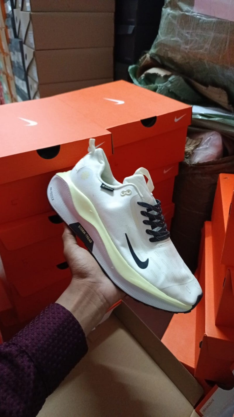 Nik.e Infinity Run 4 Gore Tex Pale Ivory Running Shoes 191