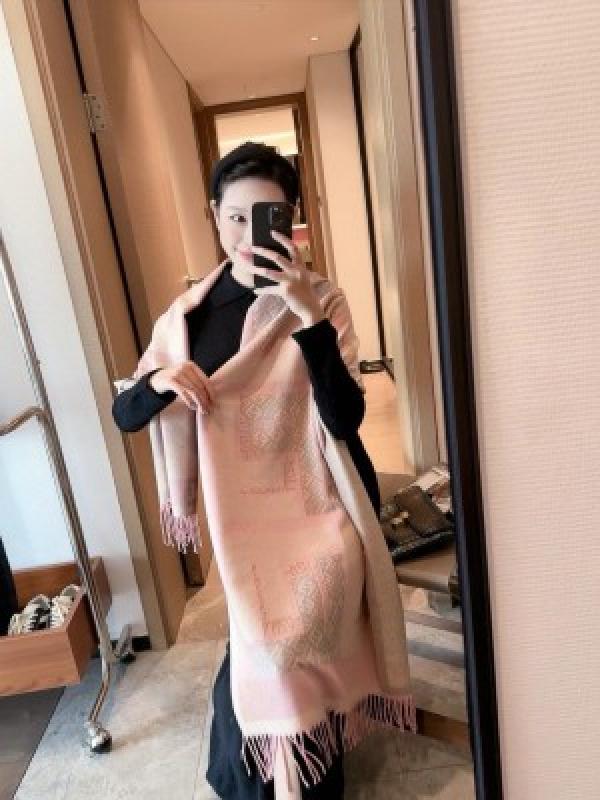 Fendi  Premium  Unisex  Woollen  Stole  withbox  1978