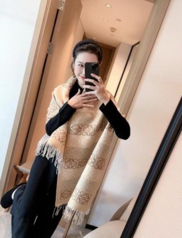 Loewe  Premium  Unisex  Woollen  Stole  withbox  1851