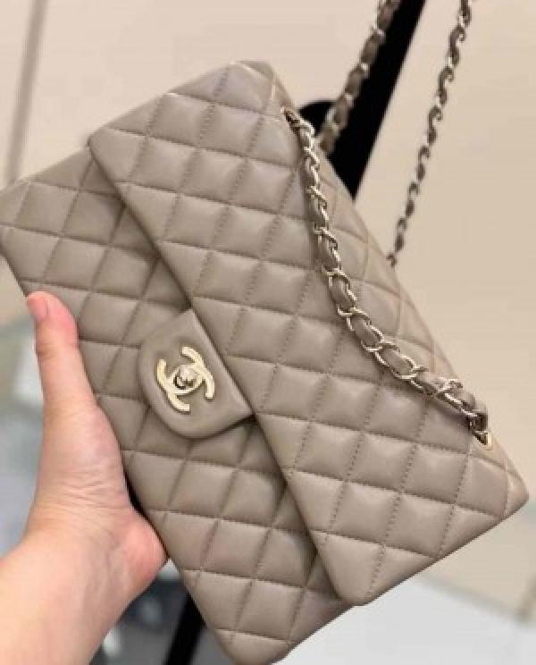Chanel  Paris  Jumbo  big  size  lather  QUALITY  Inner  Branding  with  box  Bill  5239
