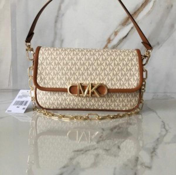 Michael  Kors  Jet  Set  Charm  Small  Logo  Pochette  Bag  ( Box Dust Bag)  495