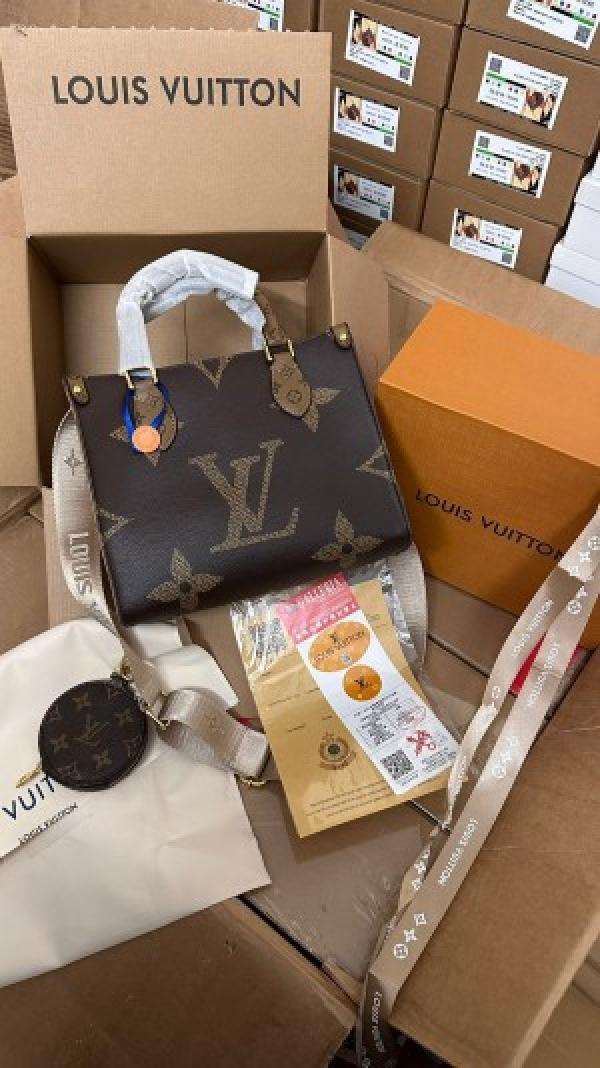 Louis  Vuitton  LV  On  The  Go  PM  With  OG  Box  &  Dust  Bag Coin  Pouch  lv  khaki  box  843