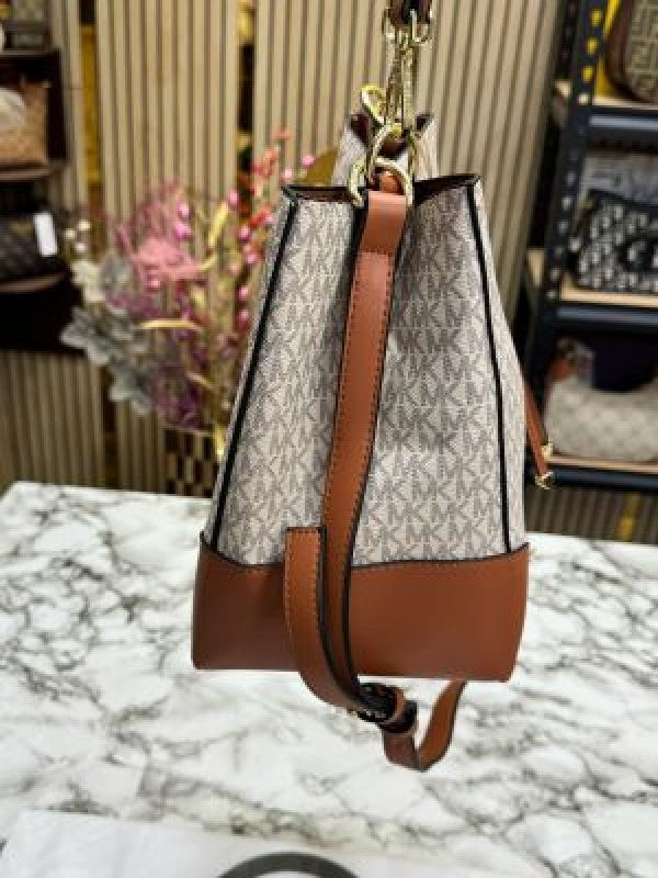 Michael  Kors Mercer Premium Quality Bucket Bag With Dust Bag (Beige) 198