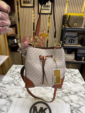 Michael  Kors Mercer Premium Quality Bucket Bag With Dust Bag (Beige) 198