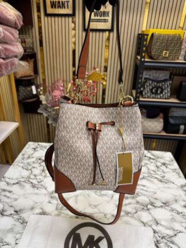 Michael  Kors Mercer Premium Quality Bucket Bag With Dust Bag (Beige) 198