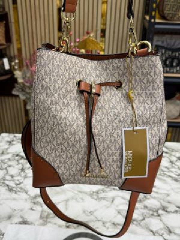 Michael  Kors Mercer Premium Quality Bucket Bag With Dust Bag (Beige) 198
