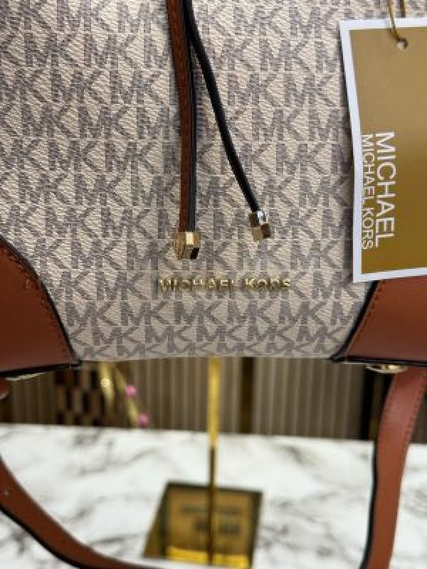 Michael  Kors Mercer Premium Quality Bucket Bag With Dust Bag (Beige) 198