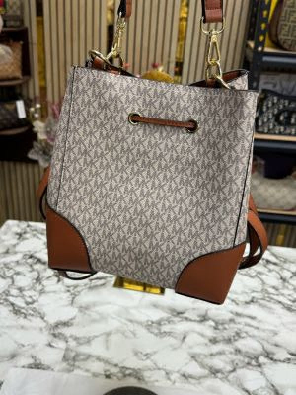 Michael  Kors Mercer Premium Quality Bucket Bag With Dust Bag (Beige) 198