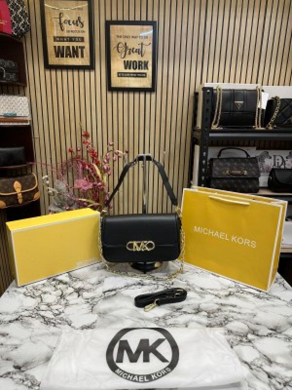 MICHAEL  KORS MK PARKER LEATHER SHOULDER BAG WITH OG BOX AND DUST BAG WITH SHOULDER STRAP WITH CARRY BAG (BLACK)
