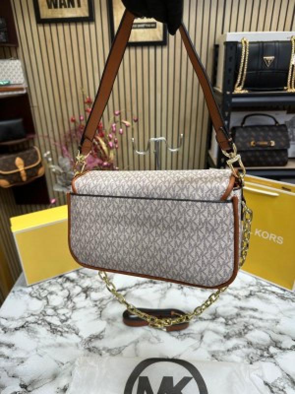 MICHAEL  KORS MK PARKER LEATHER SHOULDER BAG WITH OG BOX AND DUST BAG WITH SHOULDER STRAP WITH CARRY BAG (BIEGE BROWN)