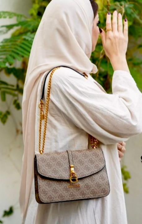 Guess  shoulder sling bag with og box(416 khaki)