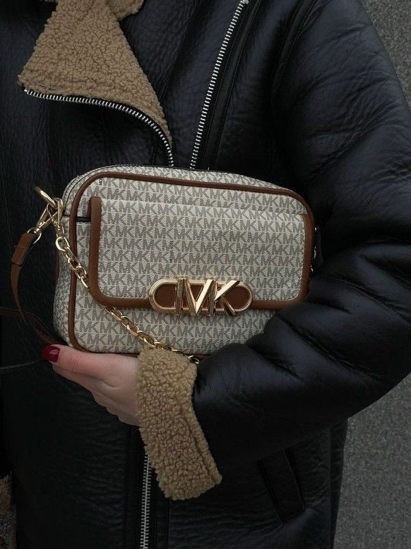 Michael Kors MK 2022ss Sling Bag with box  54