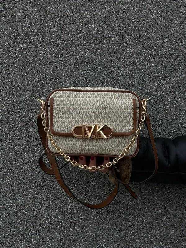 Michael Kors MK 2022ss Sling Bag with box  54