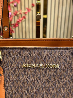 Michael  Kors Voyager Premium Quality Tote Bag With Dust Bag (Brown)