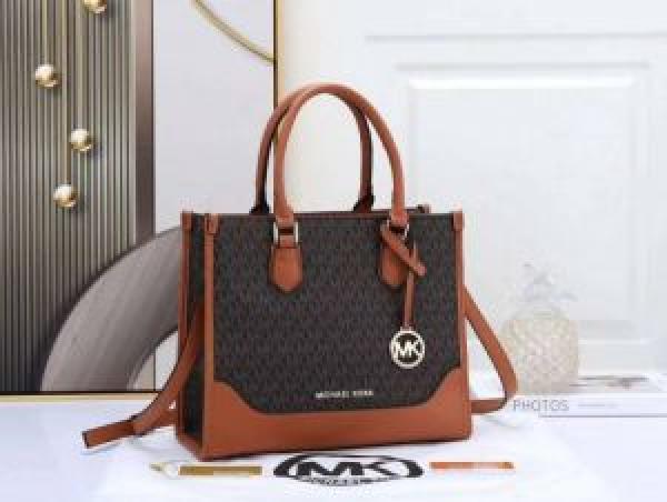 Michael  Kors tote with dust cover 5319