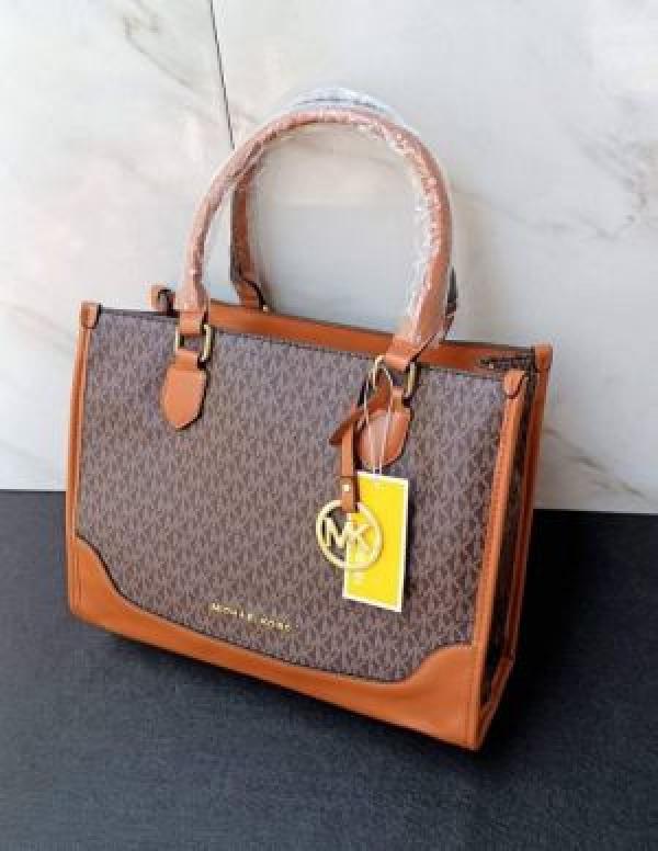 Michael  Kors tote with dust cover 5319
