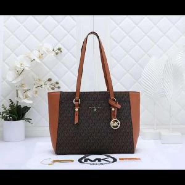 Michael  Kors tote with dust cover 5328