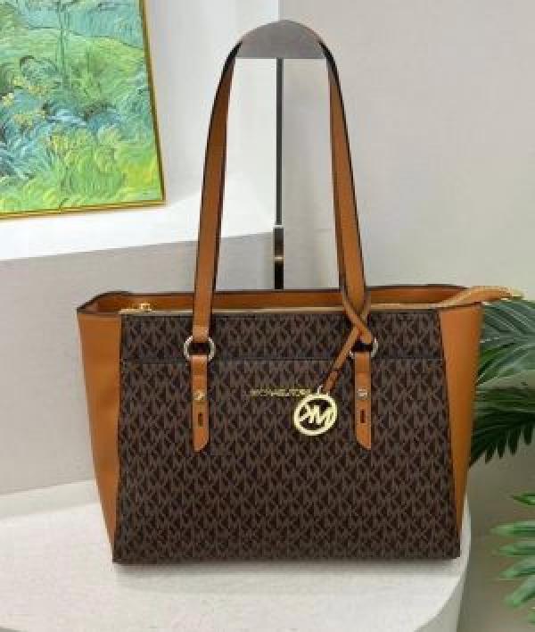 Michael  Kors tote with dust cover 5328