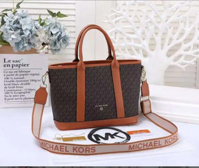 Michael  kors luisa Medium Logo with dust bag 5417