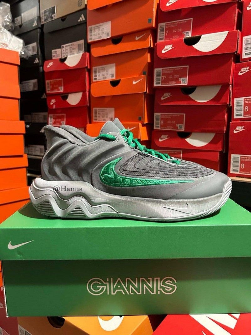 Nikee giannis immortality 4 smoke grey