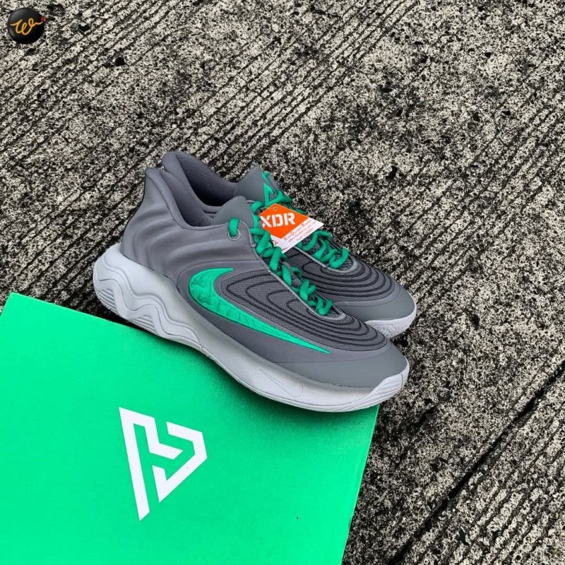 Nikee giannis immortality 4 smoke grey