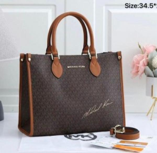 MICHAEL  KORS  TOTE  BAG  526