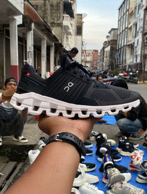 On Cloud Swift 3 Black White