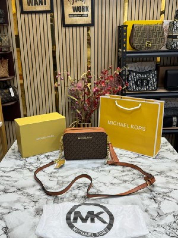 Michael  Kors Jet Set Travel Bag With Box And Dust Bag Including CarryBag (Brown)