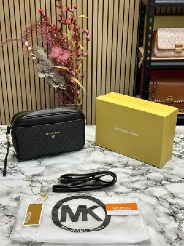 MICHAEL  KORS HUDSON JETSET EAST WEST CAMERA BAG WITH ORIGINAL BOX AND DUST BAG (BLACK) 23008