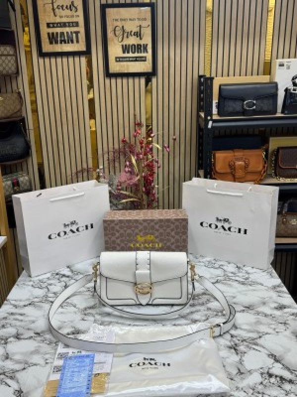 COAC  H GEORGIE SHOULDER BAG IN COLORBLOCK SIGNATURE CANVAS WITH RIVETS & OG BOX AND DUST BAG INCLUDING CARRY BAG [ FULL WHITE]