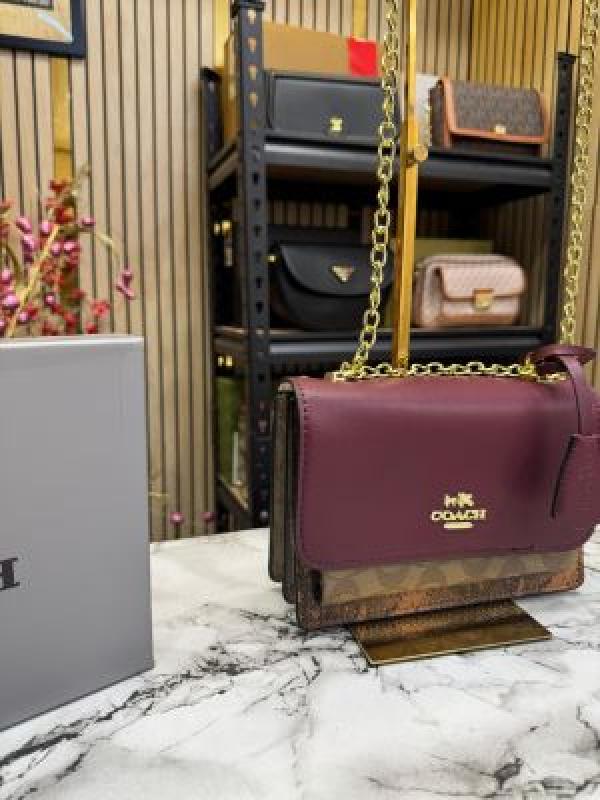 COAC  H KLARE HANDBAG WITH OG BOX AND DUST BAG PREMIUM QUALITY (RED)