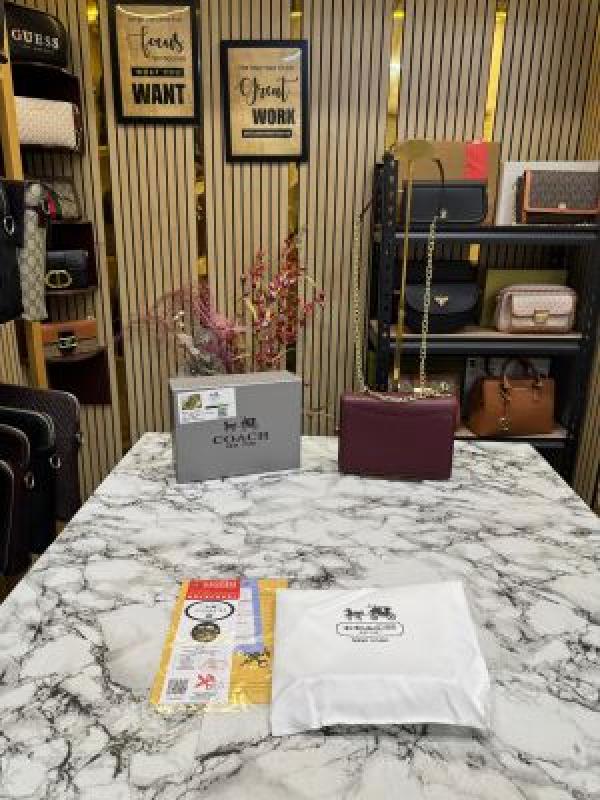 COAC  H KLARE HANDBAG WITH OG BOX AND DUST BAG PREMIUM QUALITY (RED)