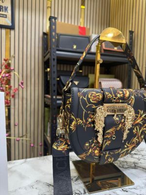 Versace shoulder bag in gold accents with magnetic closure bag (Black and gold)