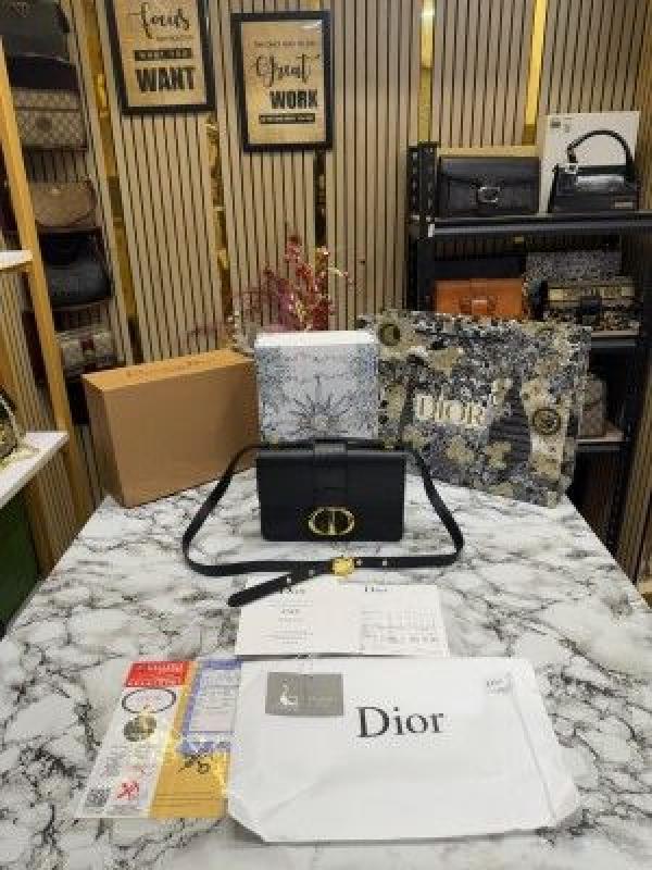 CHRISTIAN DIO  R MONTAIGNE FLAP BAG WITH OG DOUBLE BOX INCLUDING CARRY BAG PREMIUM QUALITY (BLACK)