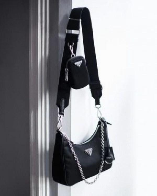 Prada  Re Edition  2005  with  og  box  306