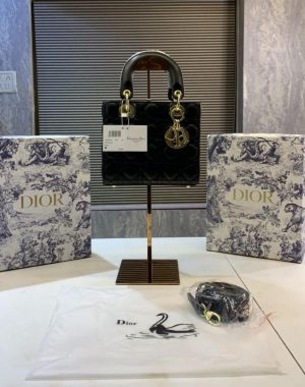 Christian dior lady latest edition with brand box 5360