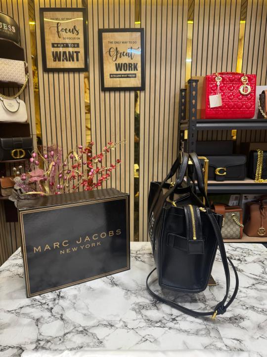 Marc Jacob The Tote Bag Medium With Box And Dust Bag (Black)