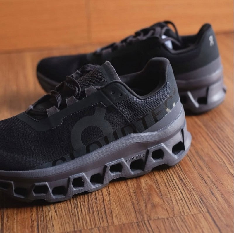 On CloudMonster 2 Black 762