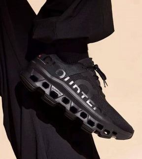 On CloudMonster 2 Black 762