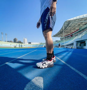 On Cloudboom Strike Limelight Wolf 764