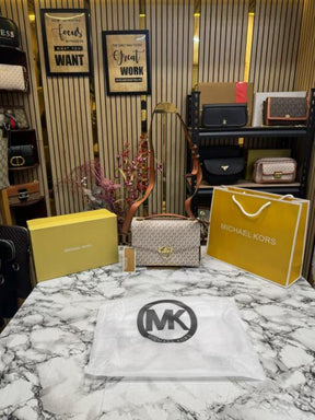 Michael  Kors Hendrix Signature Shoulder Bag With Box Dust Bag Including Carry Bag (Beige)