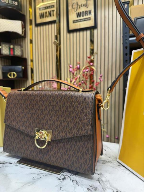 Michael  Kors Hendrix Signature Shoulder Bag With Box Dust Bag Including Carry Bag (Brown)