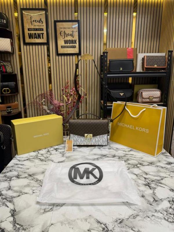 Michael  Kors Hendrix Signature Shoulder Bag With Box Dust Bag Including Carry Bag (Coffee White)