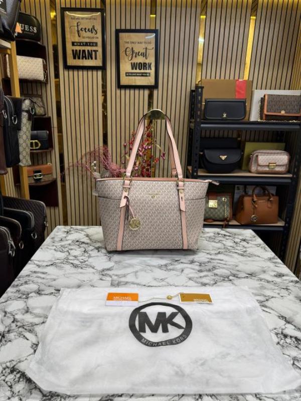 Michael  Kors Voyager Tote Bag With Dust Bag (Pink)