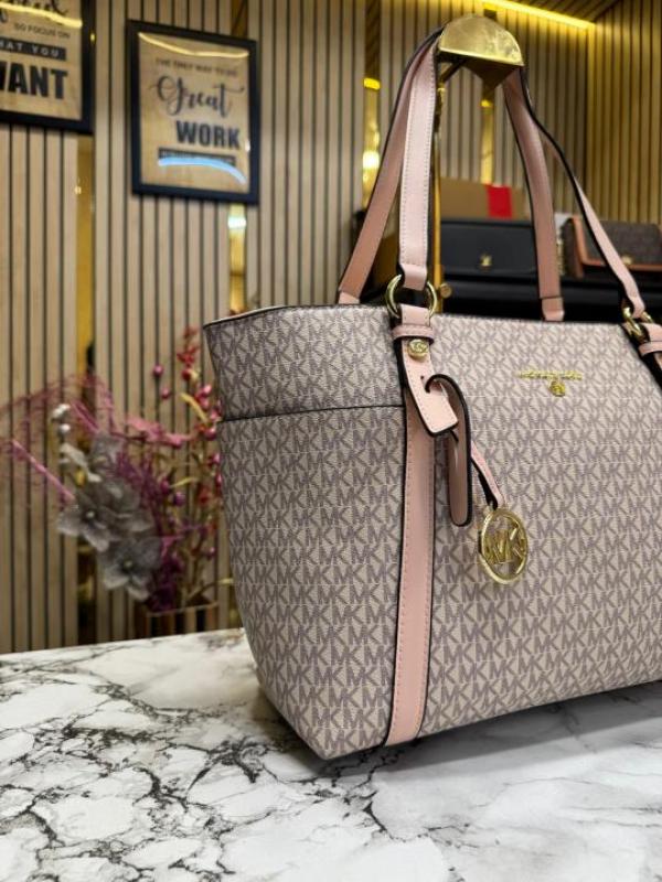 Michael  Kors Voyager Tote Bag With Dust Bag (Pink)