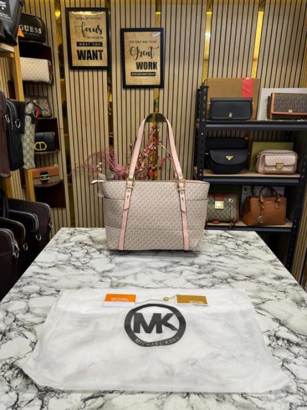 Michael  Kors Voyager Tote Bag With Dust Bag (Pink)