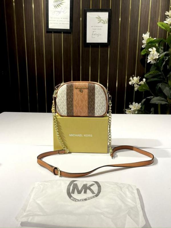 Michael  kors  oval  crossbody  bag  withog  box(10296 1 biege)
