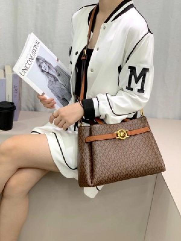Michael  Kors  Jet  Set  monogram print  shoulder  bag  800