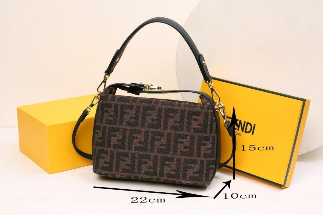 Fendi  vintage  mini  bag  with  og  box(f3399 coffe)